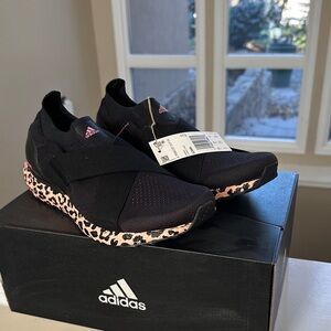 Adidas Women's Ultraboost Slip On DNA  Pink Leopard Accents Sz 8